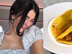 Kylie Jenner Masak Tacos Udang, Tampilannya Bikin Ngiler Netizen!