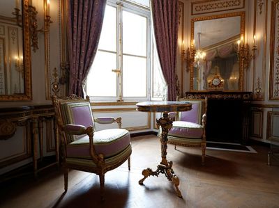 Melihat Kamar Pribadi Ratu Terakhir Prancis di Istana Versailles