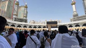 Momen Jemaah Maktour Kloter Akhir Jalani Umrah
