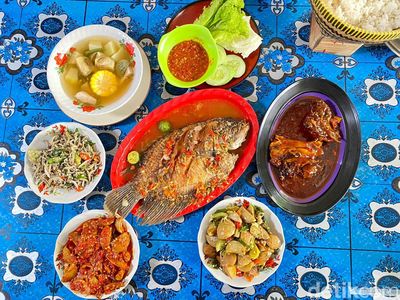 Enaknye! Pecak hingga Jengkol di Warung Ayah Rojak, Mandra dan Nyak Kopsah