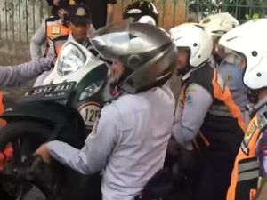 Parkir Liar di Kawasan Roxy Ditertibkan, Motor Diangkut Dishub Parkir Liar di Kawasan Roxy Ditertibkan, Motor Diangkut Dishub