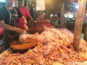 Harga Ayam di Sukabumi Tembus Rp42.000, Omzet Pedagang Merosot Tajam Harga Ayam di Sukabumi Tembus Rp42.000, Omzet Pedagang Merosot Tajam