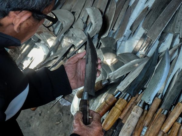 Jelang Idul Adha, Penjualan Pisau Tradisional Meningkat 200 Persen