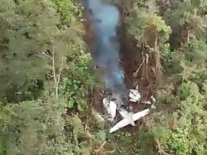 Kondisi Pesawat SAM Air Hangus-Hancur, Black Box Tak Ditemukan Kondisi Pesawat SAM Air Hangus-Hancur, Black Box Tak Ditemukan
