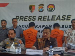 Sekdis ESDM Sulbar Ditetapkan Tersangka Korupsi Proyek PLTS Rp 322,6 Juta Sekdis ESDM Sulbar Ditetapkan Tersangka Korupsi Proyek PLTS Rp 322,6 Juta