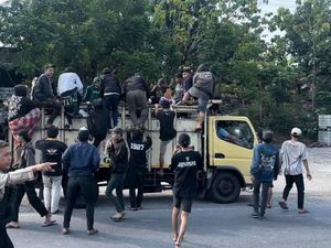 Nekat ke Solo Tak Ikut Rombongan Resmi, 85 Bonek Dipulangkan