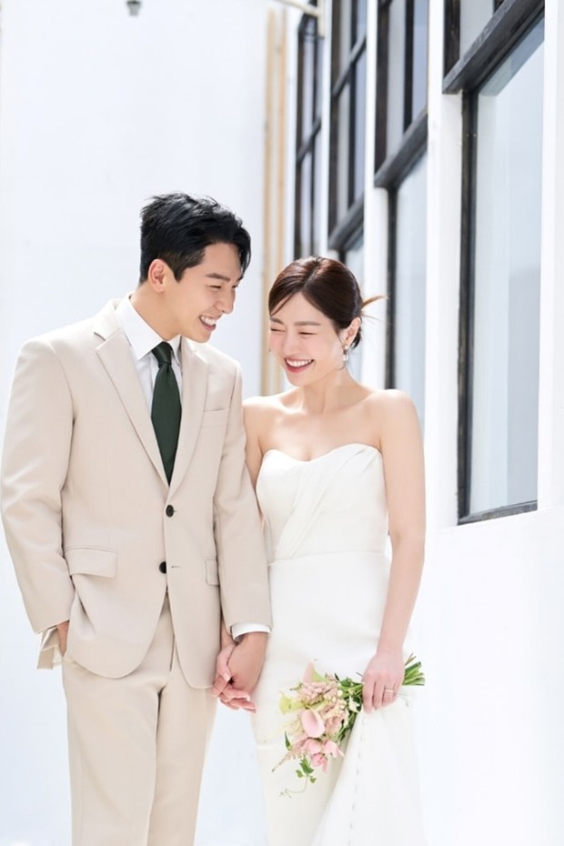 Potret Lim Hyun Tae dan Lady Jane dalam foto pre-wedding/ Foto: allkpop.com Potret Lim Hyun Tae dan Lady Jane dalam foto pre-wedding