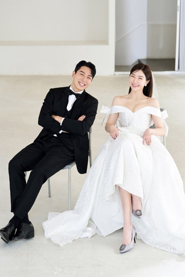 Potret Lim Hyun Tae dan Lady Jane dalam foto pre-wedding/ Foto: allkpop.com Potret Lim Hyun Tae dan Lady Jane dalam foto pre-wedding