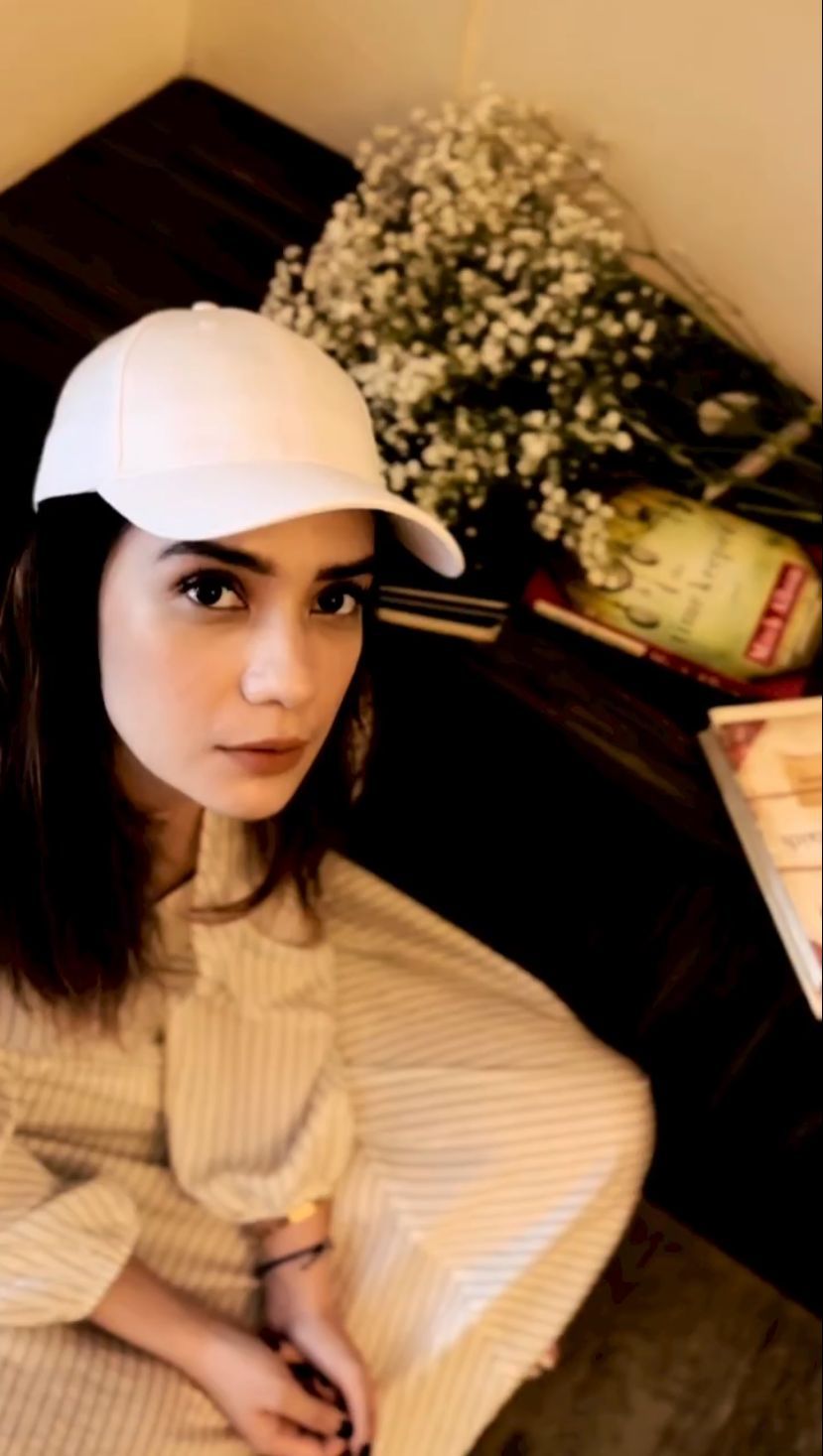 Putri Anne Lepas Hijab