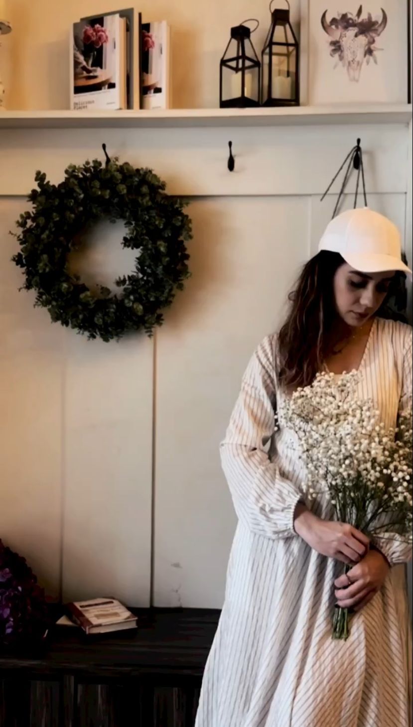 Putri Anne Lepas Hijab