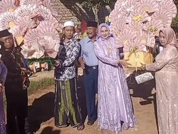 Wow, Pengantin Pria Ini Serahkan Seserahan Buket Uang Jumbo hingga Mobil
