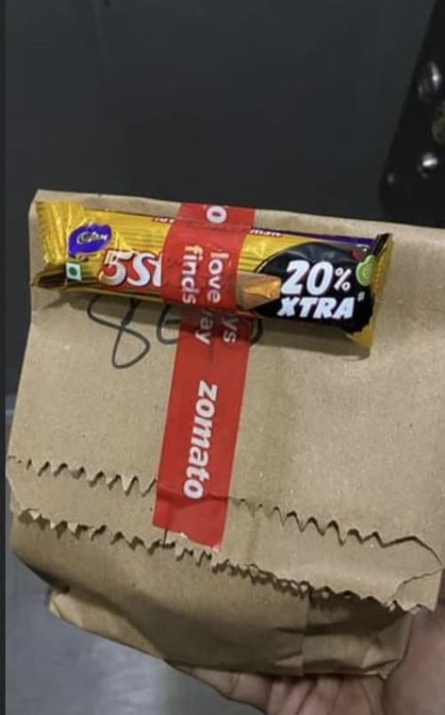 Sweet! Sopir Ojol Bagi-bagi Cokelat ke Pelanggan karena Ulang Tahun