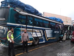 Laga Kambing Bus Intra vs PMTOH di Rohil, Sopir Patah Tangan-Kaki