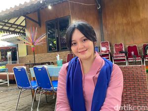 Tia Septiana, Putri Mandra yang Cantik dan Sigap di Dapur Ngacir Tia Septiana, Putri Mandra yang Cantik dan Sigap di Dapur Ngacir