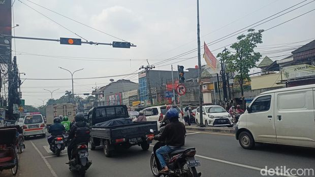 Traffic light Kampung Utan, Tangerang Selatan