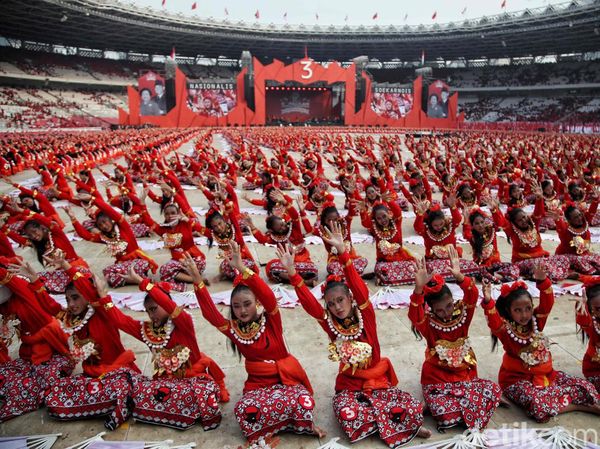3000 Penari Kecak Tampil Menggelegar di Bulan Bung Karno GBK