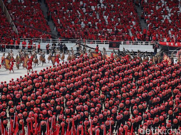 7.000 Satgas Cakra Buana Hentak Puncak Bulan Bung Karno di GBK