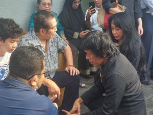 Adian Napitupulu Tahan Tangis Kenang Desmond: Dia Teman Seperjuangan Saya