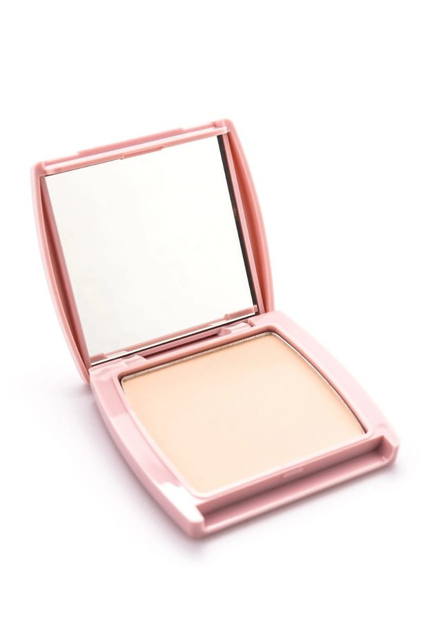 Bedak padat/foto:freepik.com/lifeforstock Bedak padat