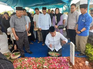 Firli Bahuri Kenang Desmond: Beliau Tinggalkan Banyak Perjuangan Firli Bahuri Kenang Desmond: Beliau Tinggalkan Banyak Perjuangan
