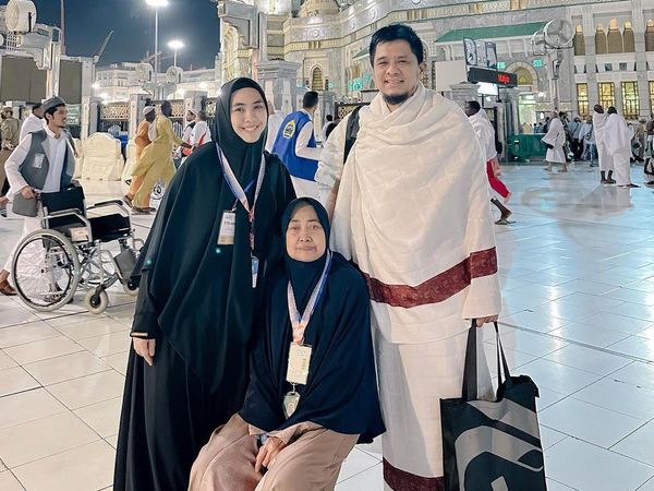 Alhamdulillah 5 Pasangan Selebriti Ini Tunaikan Ibadah Haji Bersama