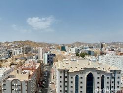 Penampakan Hotel Transit Jemaah Arminareka Perdana