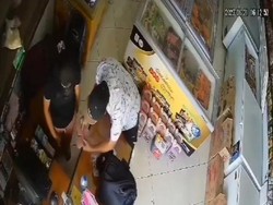 Viral, Bule Diduga Hipnotis Pegawai Toko di Bali Bawa Kabur Rp 2,5 Juta