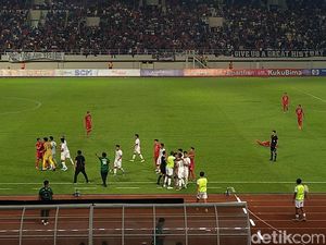 Sempat Unggul di Babak Pertama, Persis Solo Kalah 3-4 dari Persebaya Sempat Unggul di Babak Pertama, Persis Solo Kalah 3-4 dari Persebaya