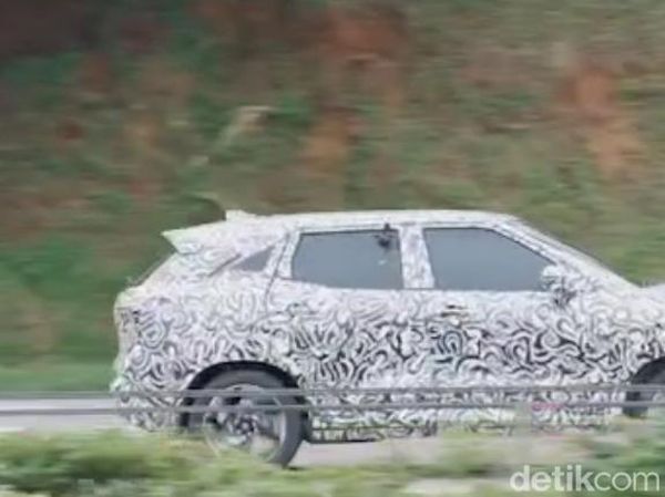 Mobil Misterius Diduga Mitsubihsi XFC Kepergok Diuji di Tol