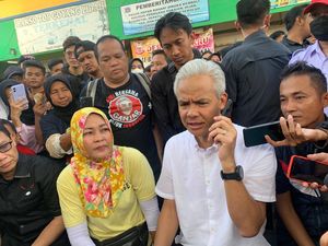 Teka-teki Pembully Ganjar Usai Blusukan di DKI Teka-teki Pembully Ganjar Usai Blusukan di DKI
