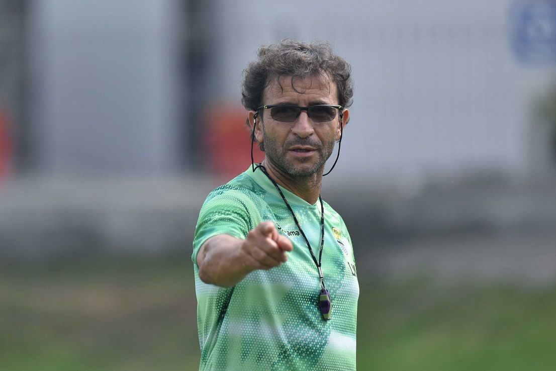 Pelatih Persib Luis Milla.
