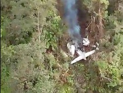 Basarnas Evakuasi Jenazah Korban Jatuhnya Pesawat SAM Air