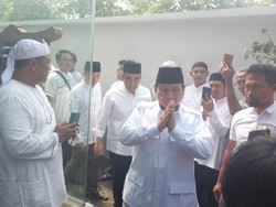 Prabowo Melayat ke Rumah Duka Desmond J Mahesa