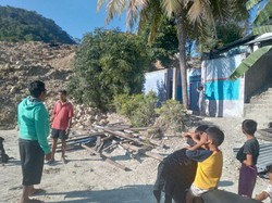 Rumah Warga Tertimbun Bekas Longsor Takari yang Bergeser