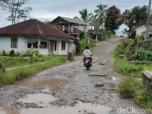 Pemerintah Kebut Perbaikan Jalan di Jalur Wisata Cianjur Selatan