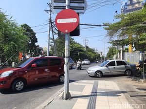 Kata Warga Soal Sapi Berkeliaran Macetkan Jalan Raya Wiyung: Sudah Biasa