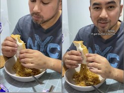 Sekte Baru! Pria Ini Makan Makan Sandwich Mie Goreng Pakai Roti Tawar
