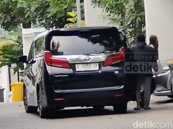 Muncul Usai Disebut Selingkuh dengan Rendy Kjaernett, Syahnaz Masih Bungkam