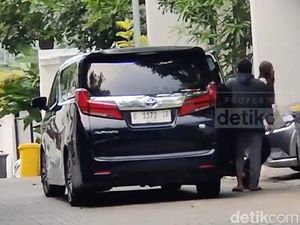 Syahnaz Akhirnya Muncul Usai Dugaan Perselingkuhan dengan Rendy Dibongkar Syahnaz Akhirnya Muncul Usai Dugaan Perselingkuhan dengan Rendy Dibongkar