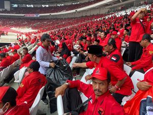 Upaya Komunitas Juang PDIP Jaga Kebersihan GBK Selama Puncak BBK 2023