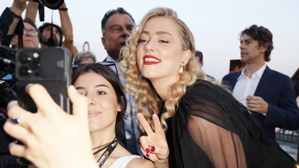 Potret Amber Heard Muncul Lagi Usai Kasus Besar dengan Johnny Depp Potret Amber Heard Muncul Lagi Usai Kasus Besar dengan Johnny Depp