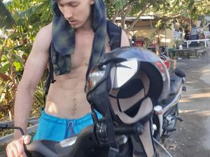 Tega, Bule Pukul Tukang Parkir Sampai Berdarah di Pantai Kelingking Tega, Bule Pukul Tukang Parkir Sampai Berdarah di Pantai Kelingking