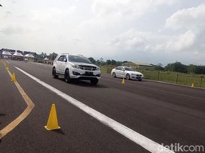 Melihat Keseruan Drag Race di Lanud Wiriadinata Tasikmalaya