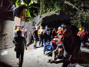 Dua Balita Kakak-Adik Tenggelam di Rolak Surabaya, Satu Ditemukan Tewas Dua Balita Kakak-Adik Tenggelam di Rolak Surabaya, Satu Ditemukan Tewas