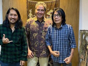 Sineas Muda Bali Erick EST Garap Video Klip Musisi God Bless Sineas Muda Bali Erick EST Garap Video Klip Musisi God Bless