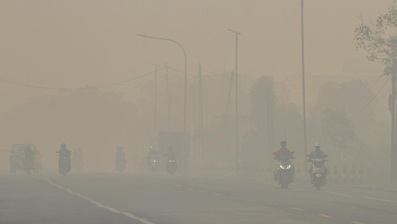 Hari Ke-10 Pemadaman Kebakaran Lahan Gambut di Riau