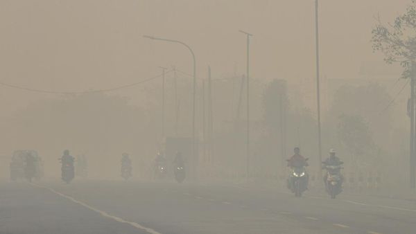 Kabut Asap Karhutla Selimuti Banjarbaru Kalimantan Selatan