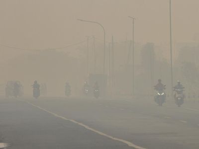 Kabut Asap Karhutla Selimuti Banjarbaru Kalimantan Selatan