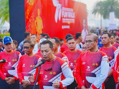Potret Kapolri hingga Mahfud Md Meriahkan Bhayangkara Fun Walk di Monas