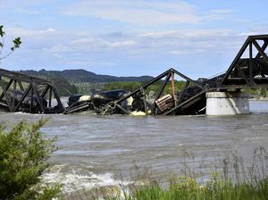 Kereta Barang Terjun ke Sungai Yellowstone AS Imbas Jembatan Roboh